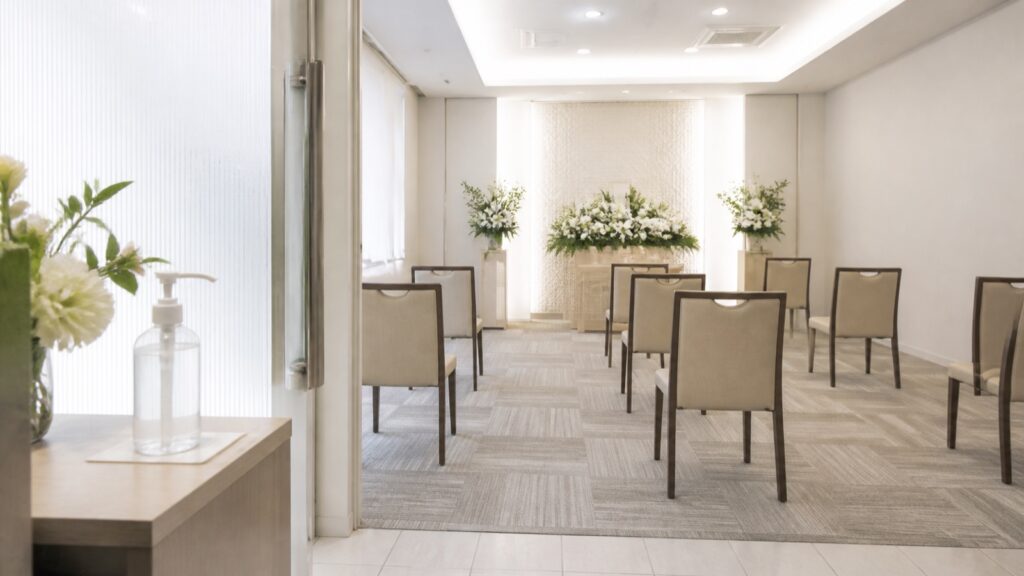 感染症流行時に葬儀を行う際の面会・会食・式の進め方の内容を表したイメージ画像